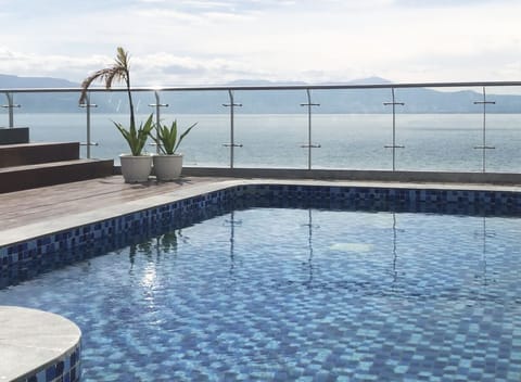 2 outdoor pools