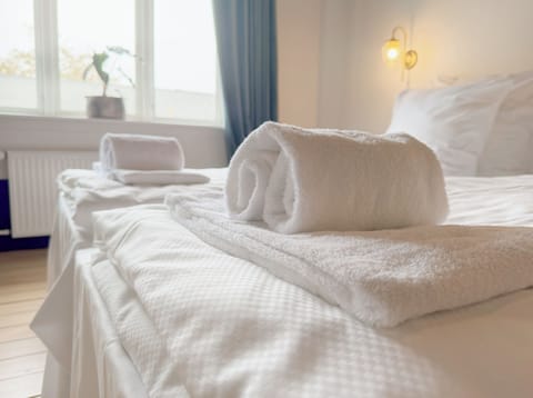 Premium bedding, iron/ironing board, free WiFi, bed sheets