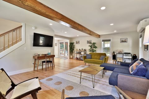 House, 4 Bedrooms | Living area