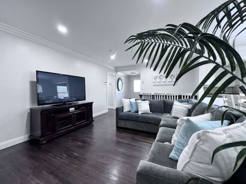 House, Multiple Beds, Pool Access, Pool View (Destination #04) | Living area | Fireplace