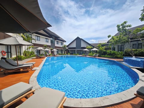 Outdoor pool, open 6:00 AM to 6:00 PM, pool umbrellas, sun loungers