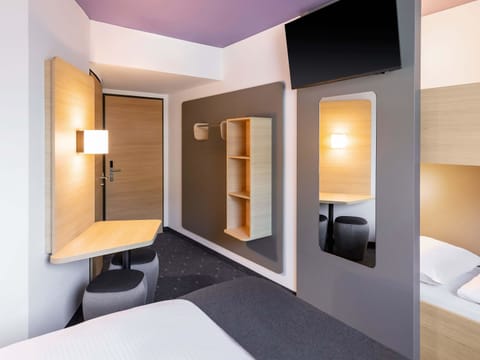 Family Room | Soundproofing, free WiFi