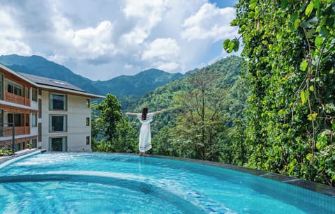 2 outdoor pools, pool umbrellas