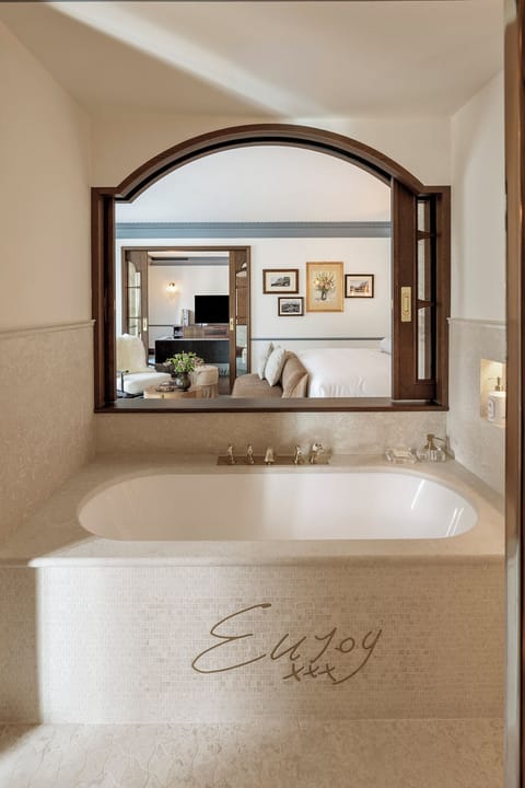 Grand Suite, Balcony | Bathroom | Slippers