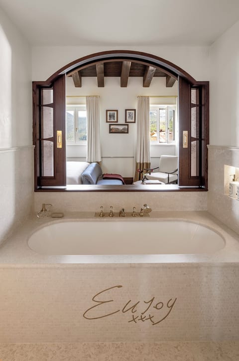 Executive Suite | Bathroom | Slippers