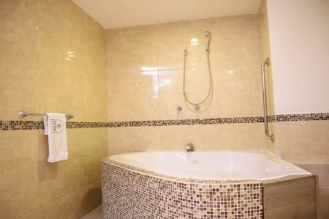 Deluxe Studio, 1 King Bed | Soundproofing, free WiFi