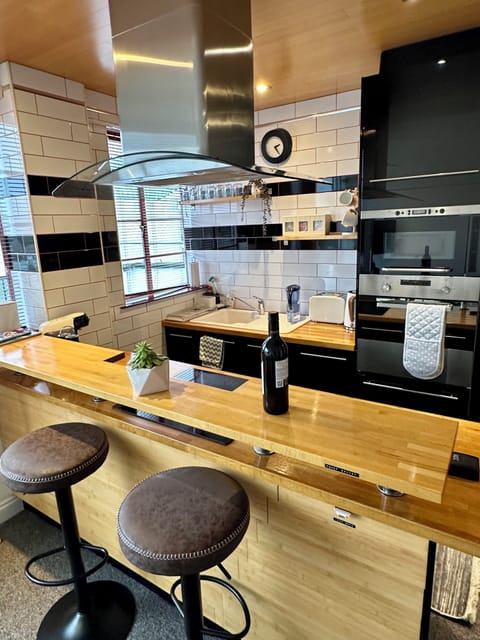 Standard Apartment, City View | Living area | 43-inch Smart TV with digital channels, Netflix, streaming services