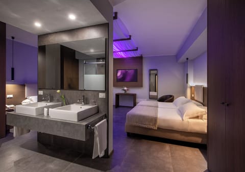 Superior Twin Room | Down comforters, minibar, in-room safe, desk