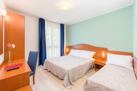 Down comforters, minibar, in-room safe, desk