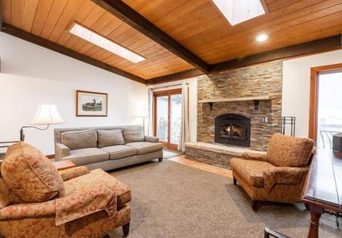 Townhome, 3 Bedrooms | Living area