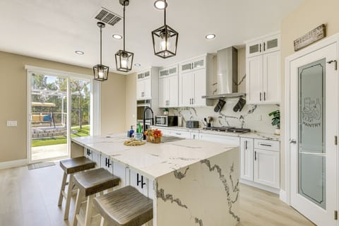 House (5 Bedrooms) | Interior