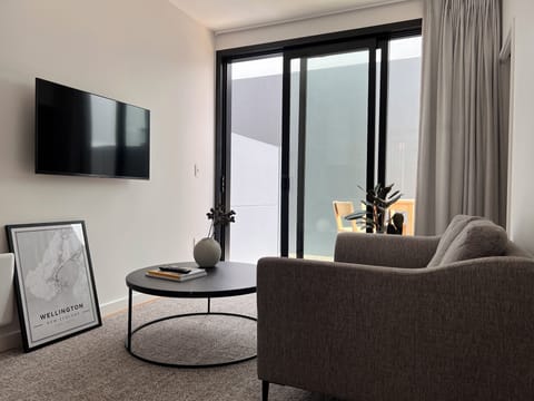 Comfort Townhome | Living area | TV