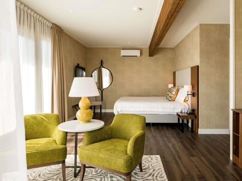 Suite, 1 King Bed (Garden) | Soundproofing, free WiFi