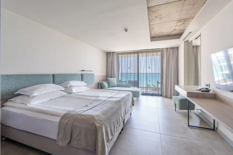 Deluxe Double Room, Balcony, Sea View | Minibar, in-room safe, desk, laptop workspace
