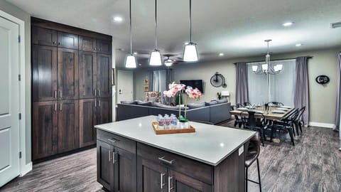 Family House, Mountain View | Private kitchen | Full-size fridge, microwave, oven, stovetop