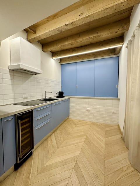 Apartment, City View | Private kitchen | Electric kettle, toaster