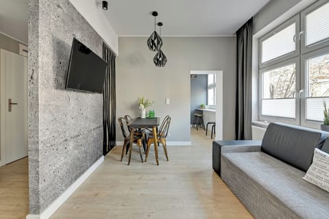 Classic Apartment | 2 bedrooms, iron/ironing board, free WiFi