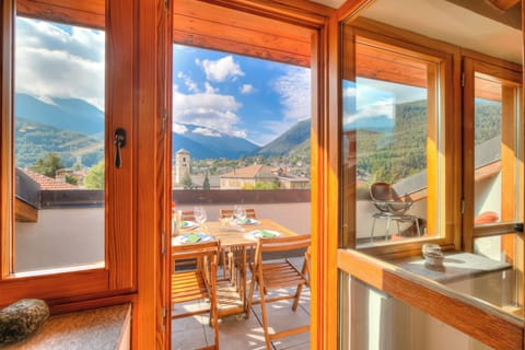 Family Apartment, 2 Bedrooms, 2 Bathrooms (Sunny Penthouse with Mountain View) | Dining