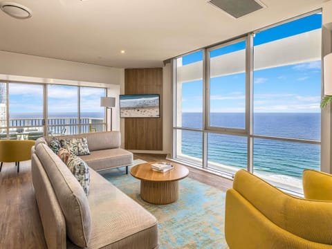 Penthouse, 4 Bedrooms | Hypo-allergenic bedding available, in-room safe, desk, blackout drapes