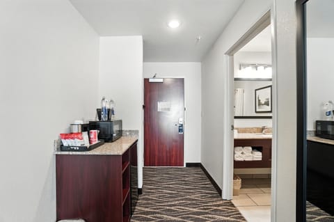 Desk, laptop workspace, iron/ironing board, free WiFi