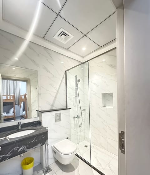 Comfort Bunk in 6-Bed Deluxe Mixed Dorm - Ensuite | Bathroom | Shower, hair dryer, towels, soap