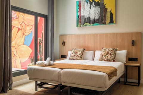 Comfort Twin Room, Non Smoking | In-room safe, blackout drapes, soundproofing, iron/ironing board