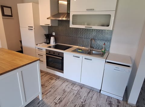 Apartment (One Bedroom Apartment With Sea View) | Private kitchen | Fridge