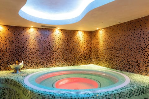 Premium Apartment | Private spa tub