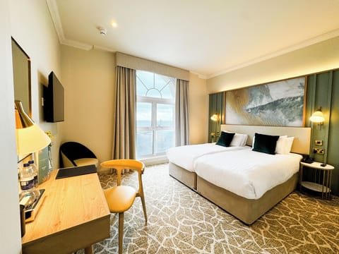 Sea View King or Twin Room | In-room safe, desk, iron/ironing board, free WiFi