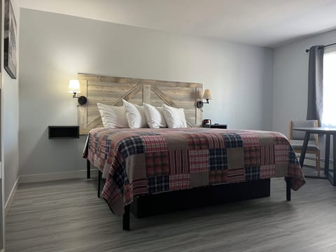 Comfort Single Room, 1 Queen Bed, Non Smoking | Desk, laptop workspace, blackout drapes, iron/ironing board (on request)