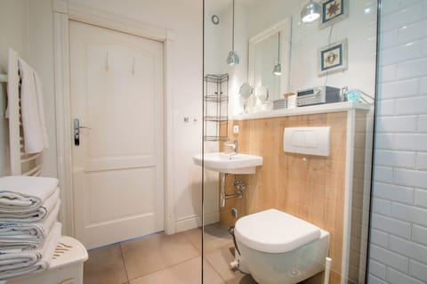 Comfort Apartment | Bathroom