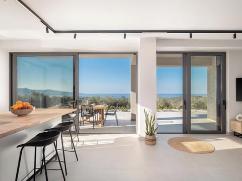 Villa | In-room dining