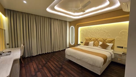 Luxury Double Room | In-room safe, free WiFi