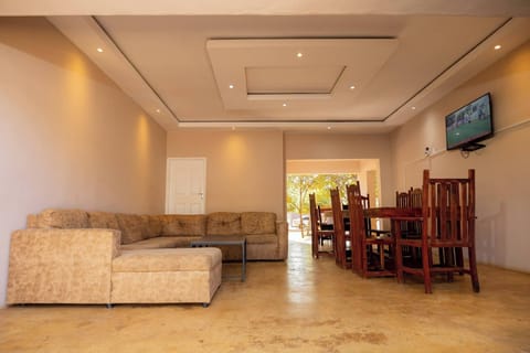Room, 1 Bedroom, Garden View | Living room