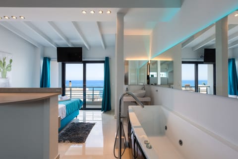 Luxury Studio Suite (VIP) | In-room safe, soundproofing, iron/ironing board, free WiFi