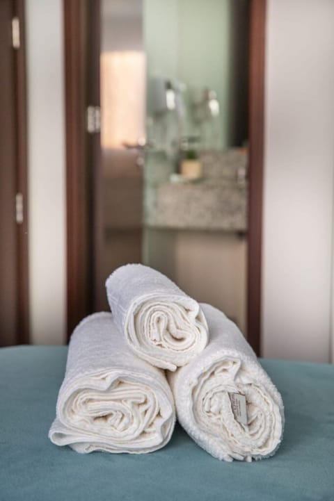 Deluxe Studio, Balcony | In-room safe, desk, laptop workspace, free WiFi