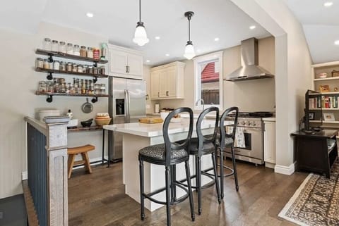 Superior Villa, Non Smoking, Kitchen | Private kitchen | Fridge, microwave, oven, stovetop