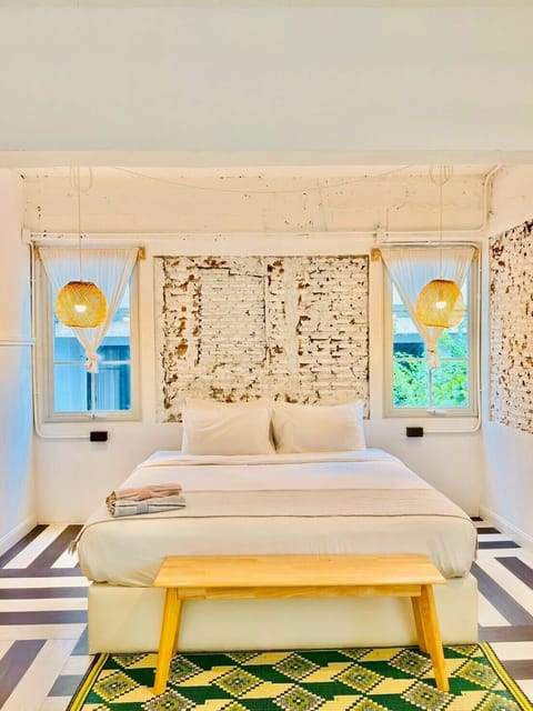Family Room | Iron/ironing board, free WiFi, bed sheets