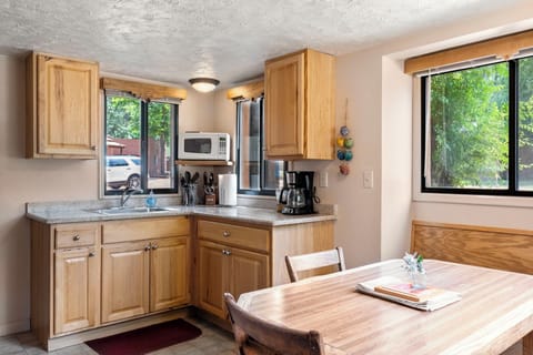 Cottage, 2 Bedrooms, Kitchen | Private kitchen | Mini-fridge, microwave, coffee/tea maker