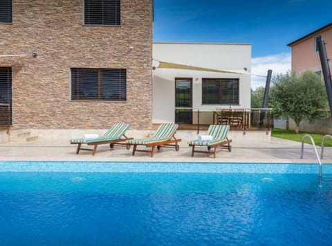 Villa (Four bedroom villa) | Outdoor pool