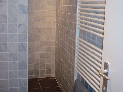 Standard Double Room, Ensuite, Garden View (Chambre verso) | Bathroom