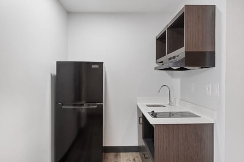 Studio, 1 Queen Bed, Non Smoking | Private kitchenette | Full-size fridge, microwave