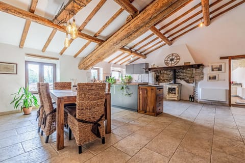 Apartment, 5 Bedrooms, Terrace, Mountain View | Dining room