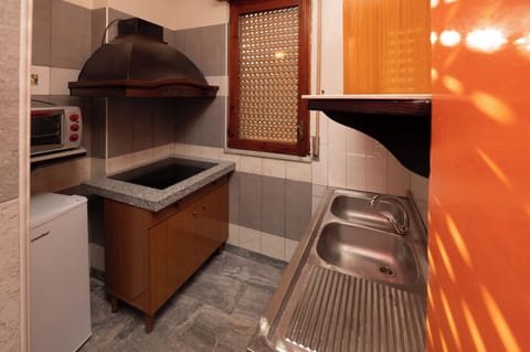 House, 2 Bedrooms, Balcony | Private kitchen | Fridge, oven, stovetop, coffee/tea maker