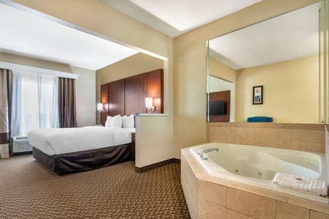 In-room safe, desk, iron/ironing board, free WiFi