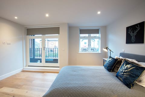 Deluxe Apartment | 1 bedroom, blackout drapes, iron/ironing board, free WiFi