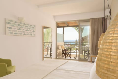 Superior Room, Sea View | In-room safe, desk, blackout drapes, bed sheets