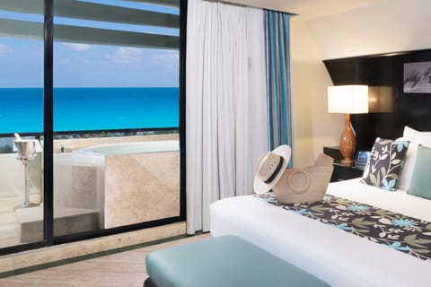 Sian Kaan Master Suite | Minibar (free items), in-room safe, blackout drapes