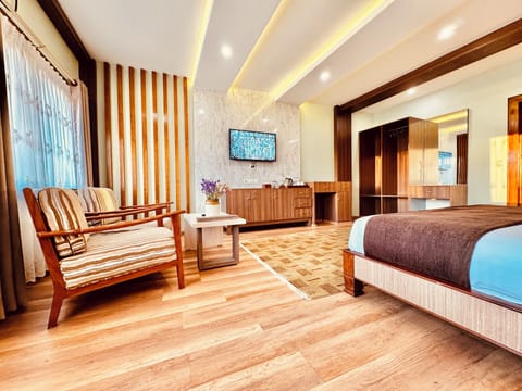 Luxury Double Room, 1 King Bed, City View | Free WiFi