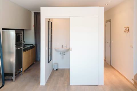 Luxury Studio | In-room safe, laptop workspace, soundproofing, free WiFi